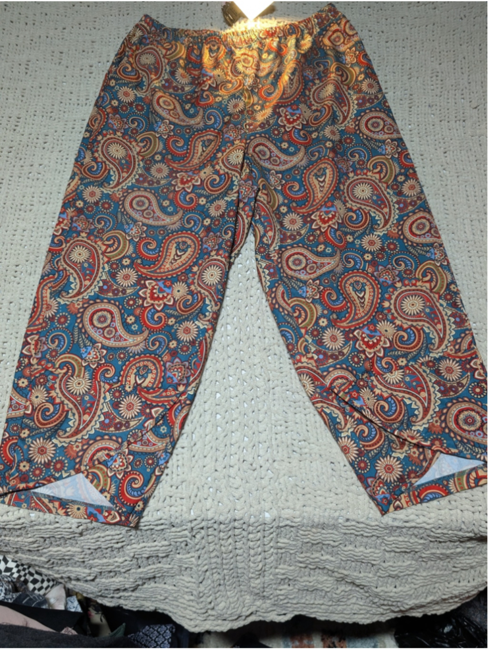 Women's Unbranded Paisley Print Cropped Pants, Size M, Blue and Red
